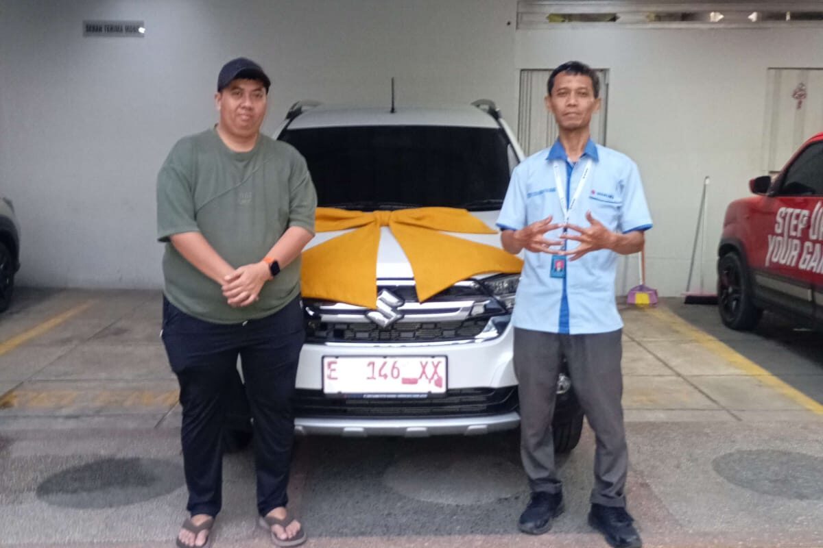 delivery unit suzuki xl7 zeta warna putih